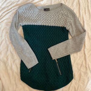 Love Always sweater with zipper pocket - medium